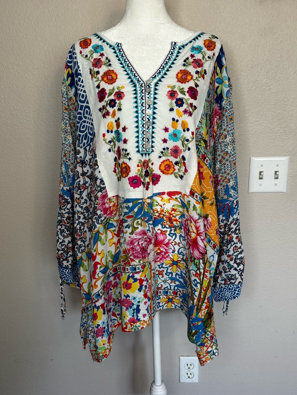 John Mark Boho Embroidered Floral Tunic - White Multicolor